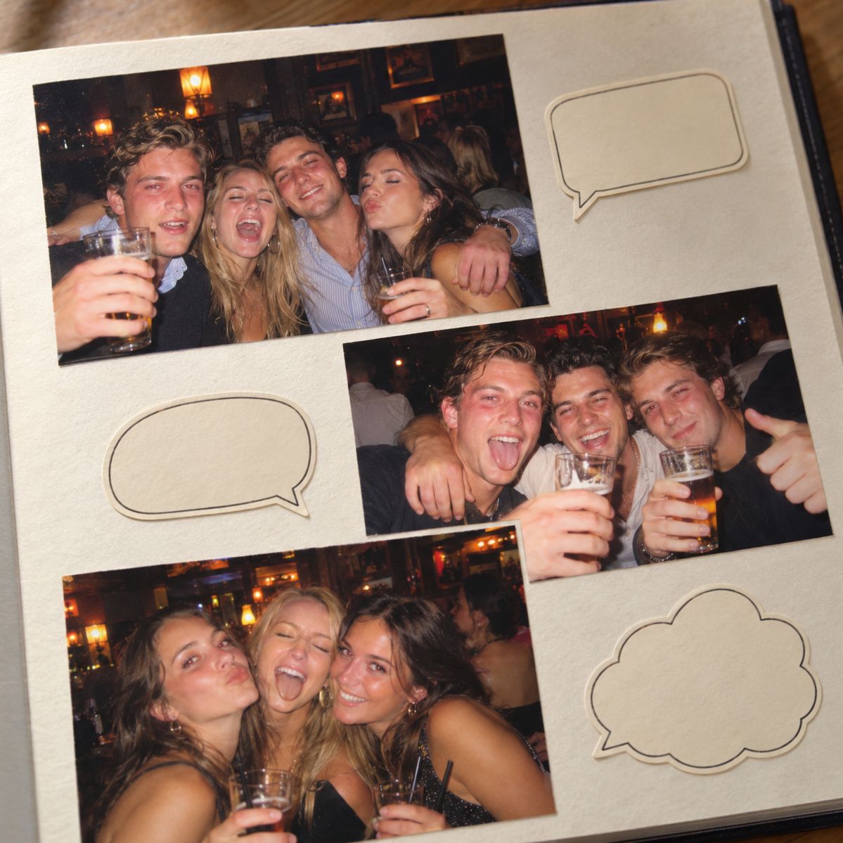Pagina met krabbels van vrienden naast oude foto's